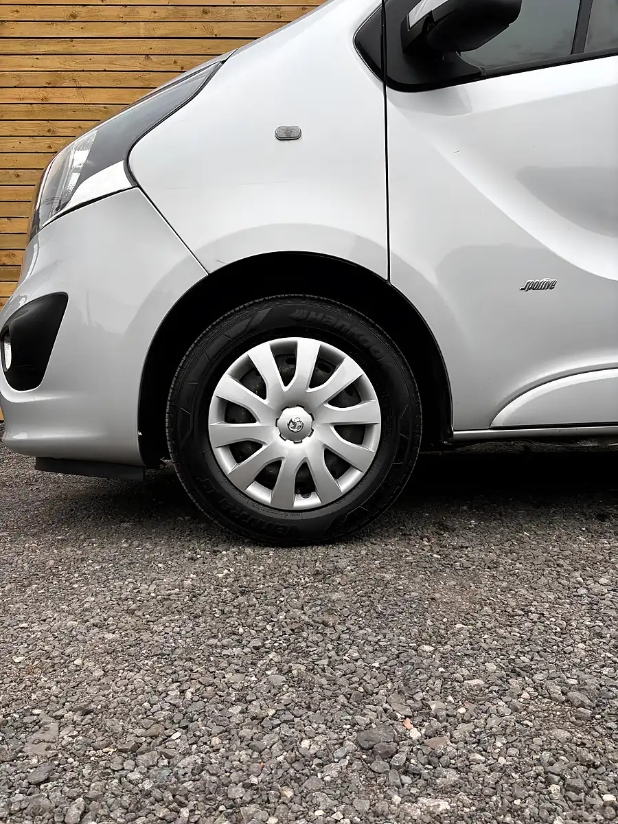 Used 2018 Vauxhall Vivaro Sportive Panel Van Silver - Interior and Exterior details 11