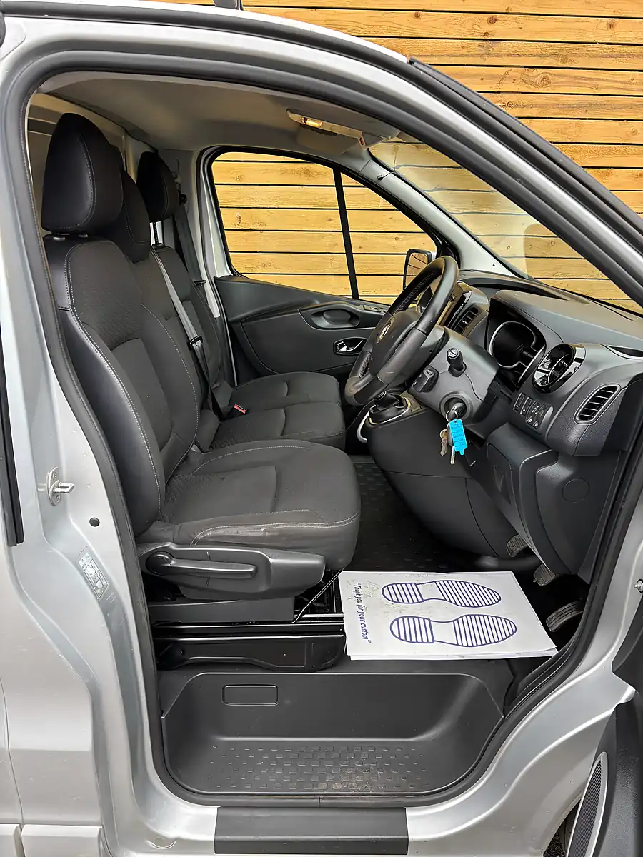 Used 2018 Vauxhall Vivaro Sportive Panel Van Silver - Interior and Exterior details 13