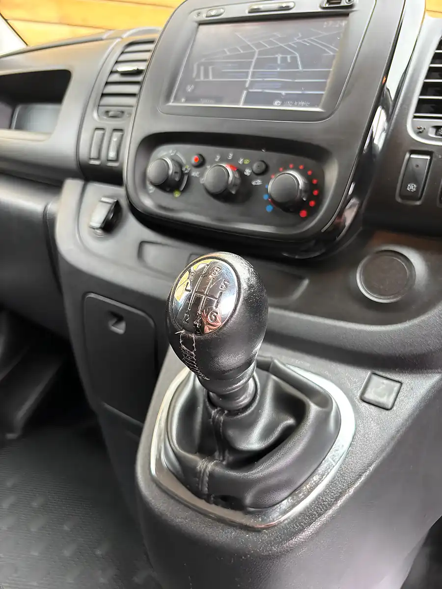Used 2018 Vauxhall Vivaro Sportive Panel Van Silver - Interior and Exterior details 14