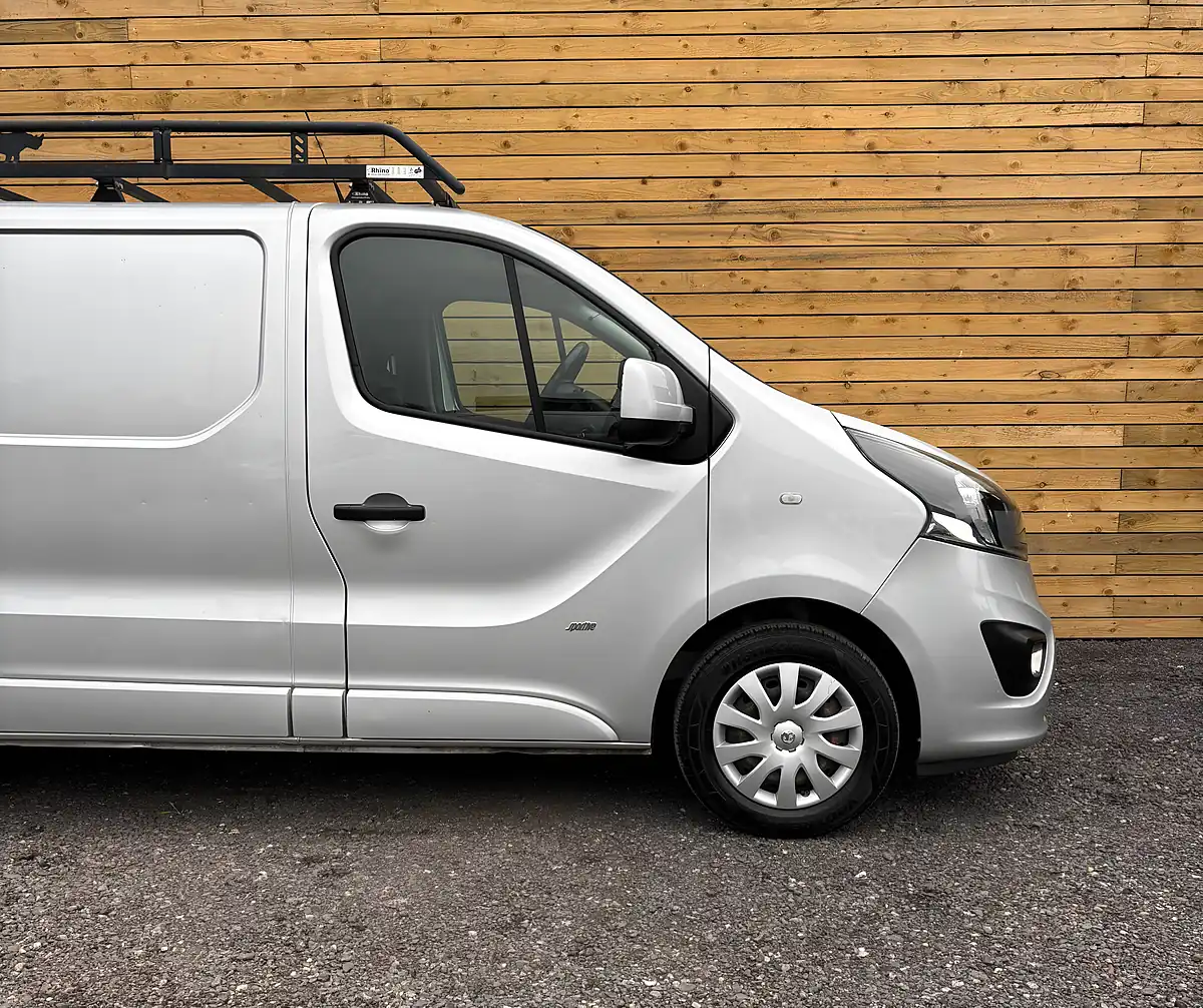 Used 2018 Vauxhall Vivaro Sportive Panel Van Silver - Interior and Exterior details 3