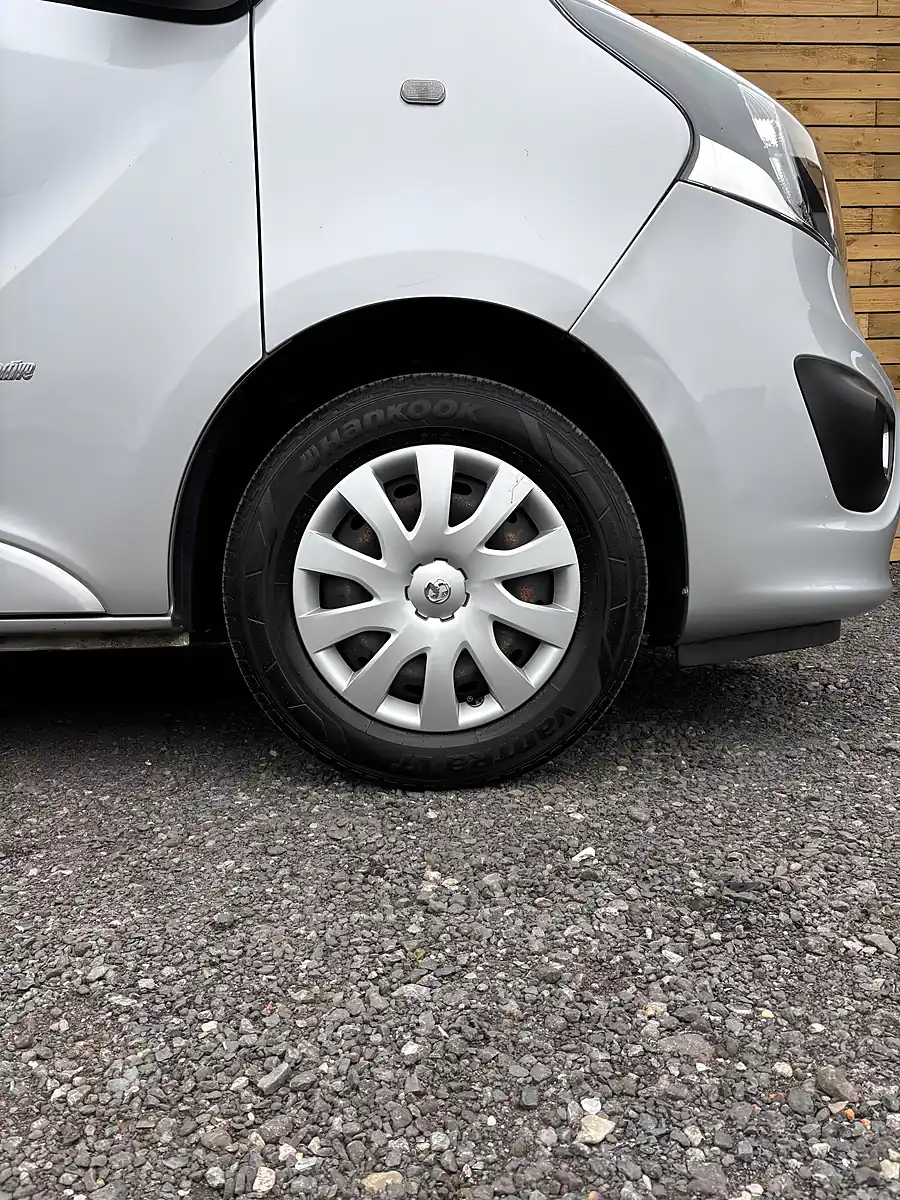 Used 2018 Vauxhall Vivaro Sportive Panel Van Silver - Interior and Exterior details 5