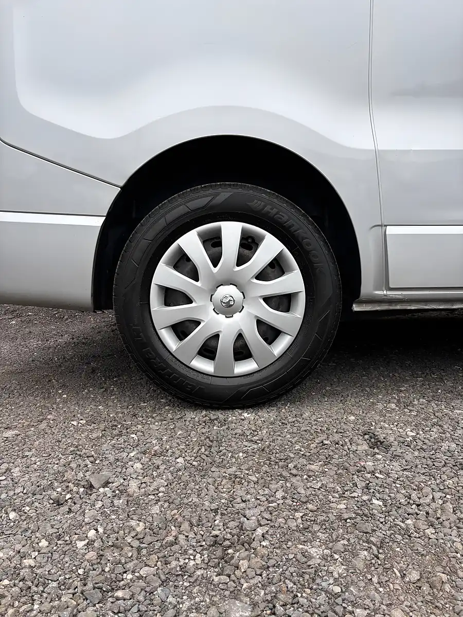 Used 2018 Vauxhall Vivaro Sportive Panel Van Silver - Interior and Exterior details 6