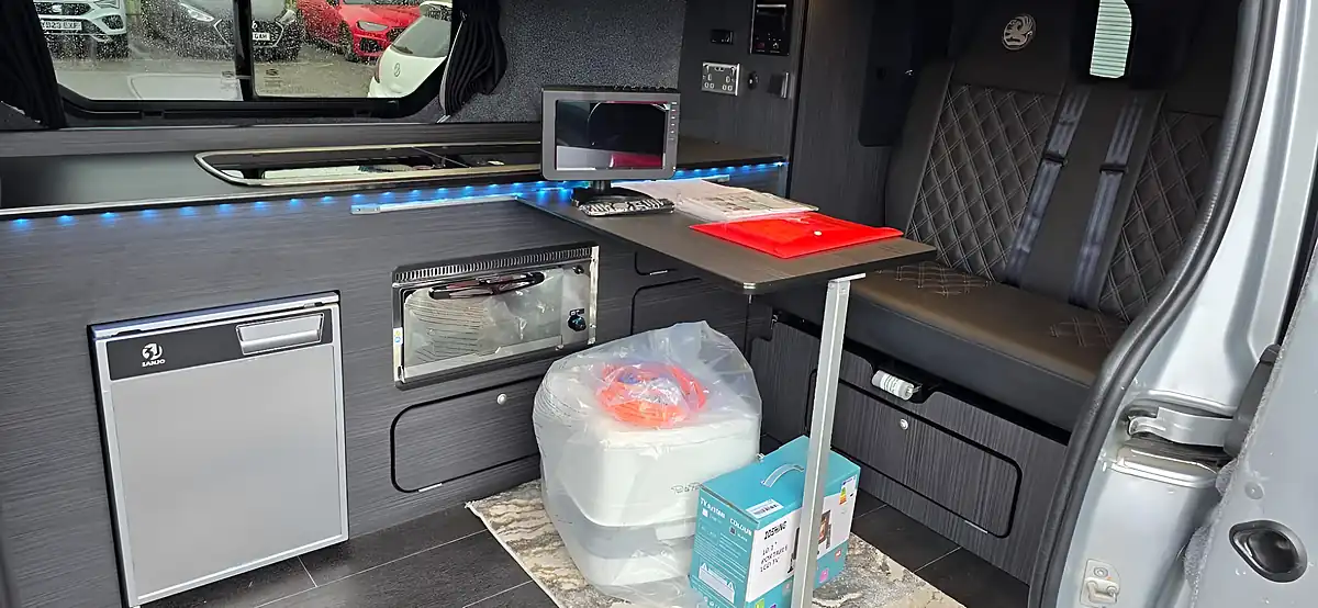 Used 2018 Vauxhall Vivaro Sportive Silver - Interior and Exterior details 16