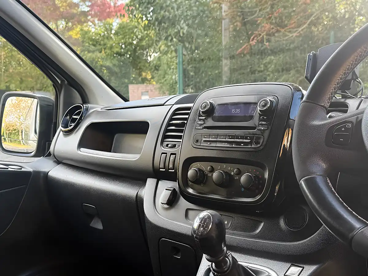 Used 2018 Vauxhall Vivaro Sportive Silver - Interior and Exterior details 17