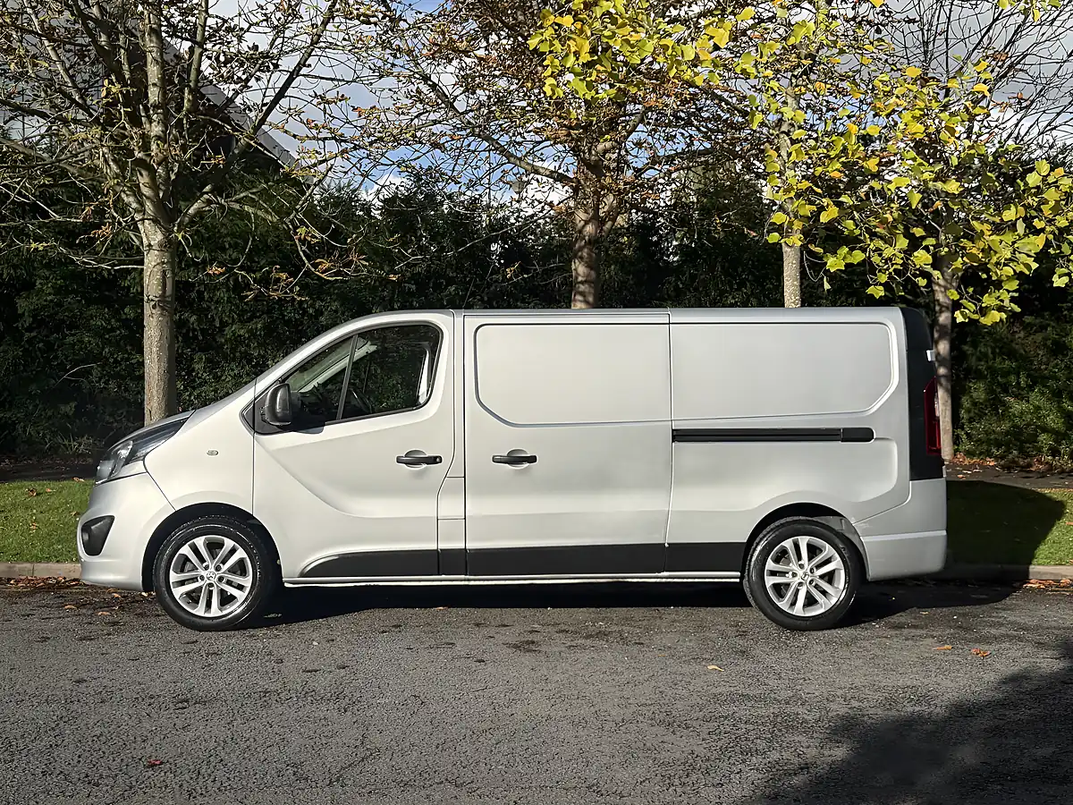 Used 2018 Vauxhall Vivaro Sportive Silver - Interior and Exterior details 3