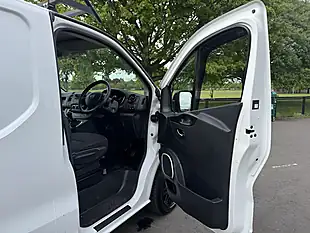 Used 2018 Vauxhall Vivaro Sportive White - Interior and Exterior details 15