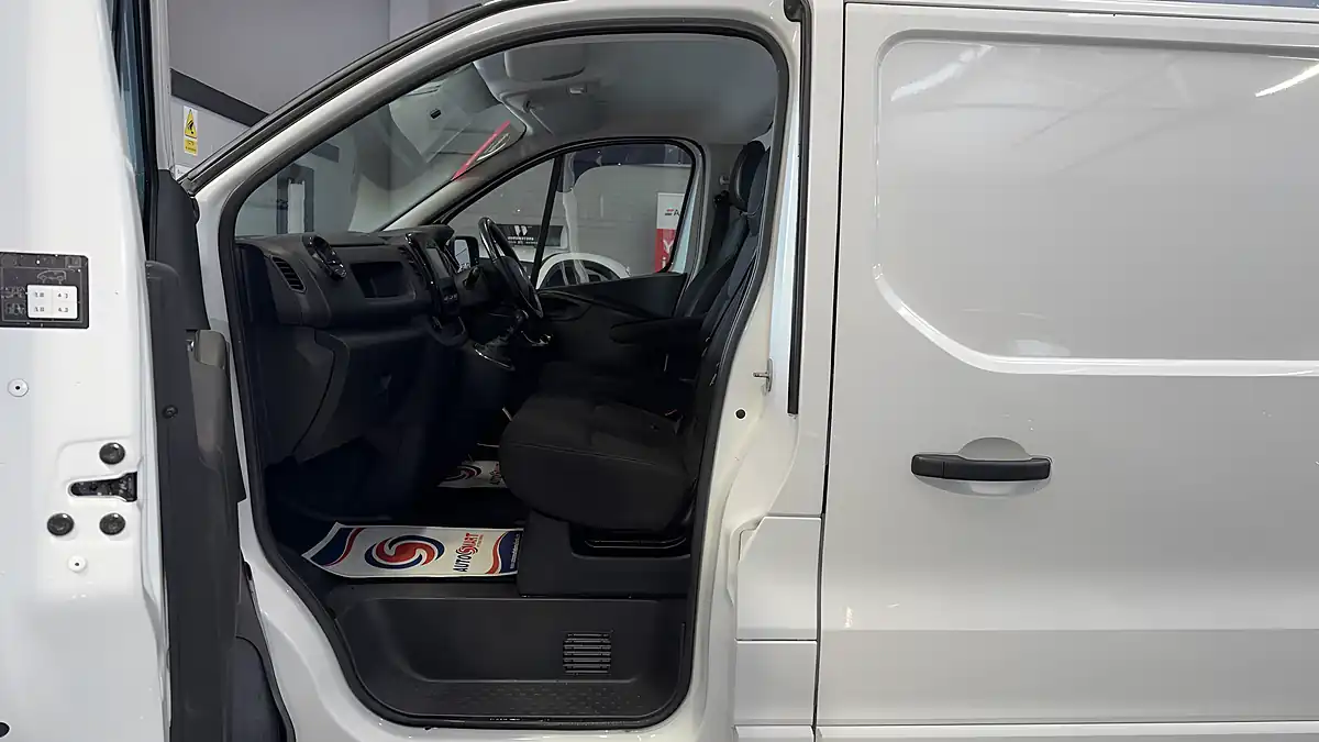 Used 2018 Vauxhall Vivaro Sportive White - Interior and Exterior details 10