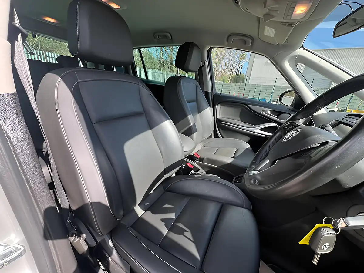 Used 2018 Vauxhall Zafira Sri Nav Sovereign Silver - Interior and Exterior details 19