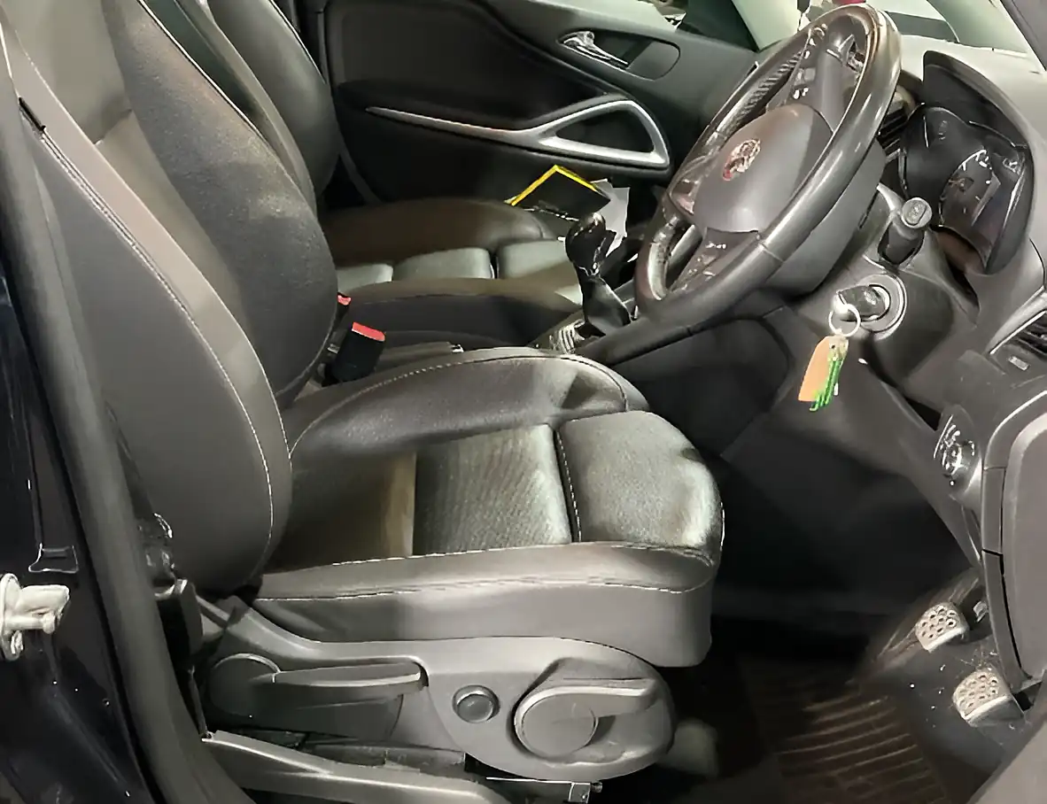 Used 2018 Vauxhall Zafira Tourer Sri Nav Blue - Interior and Exterior details 7