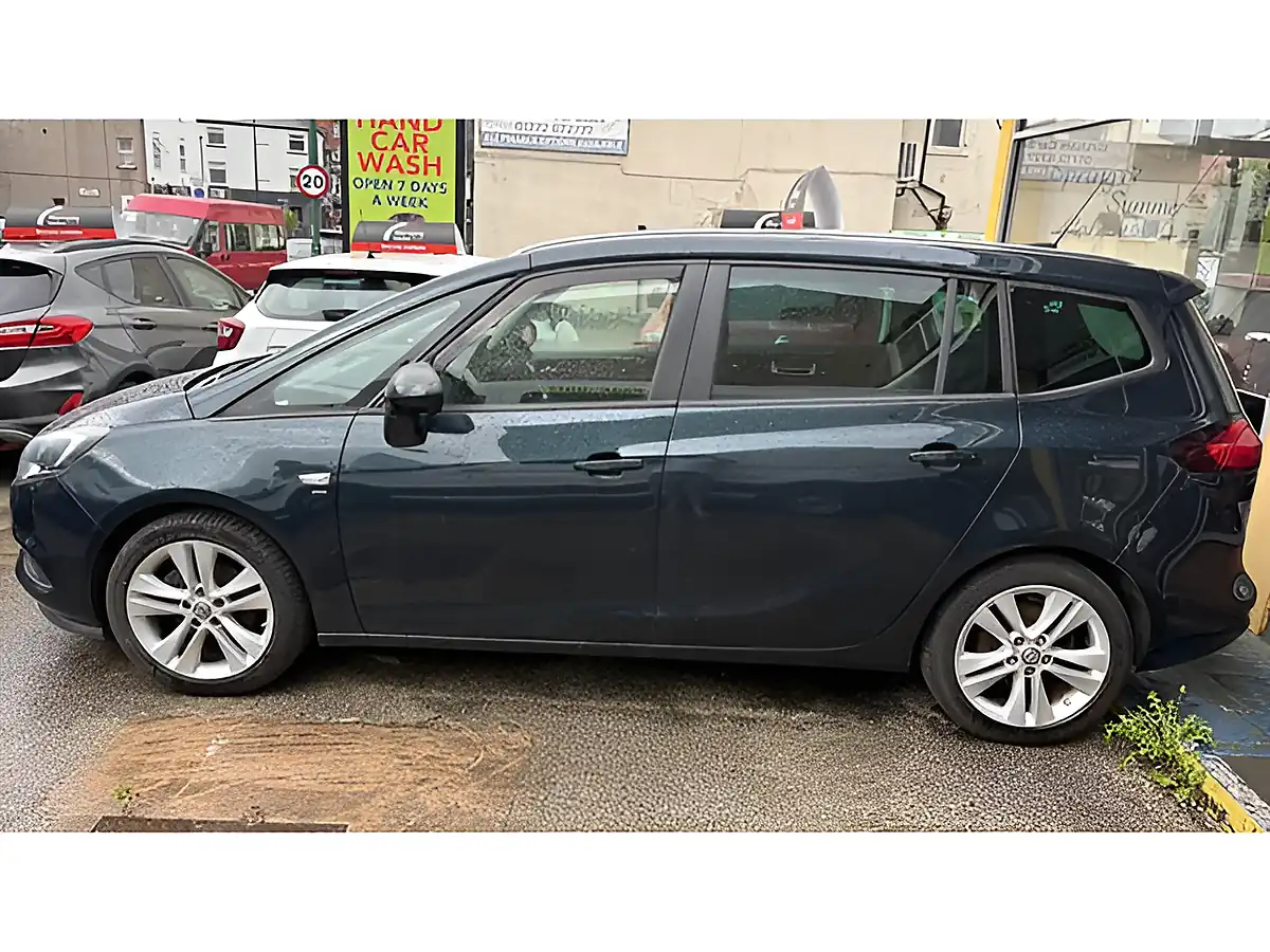 Used 2018 Vauxhall Zafira Tourer Sri Nav Green - Interior and Exterior details 5