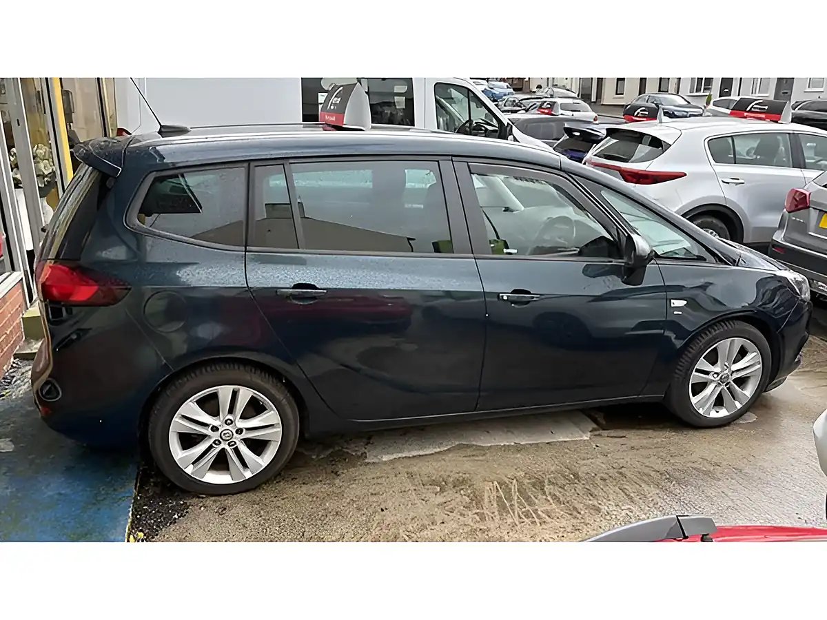 Used 2018 Vauxhall Zafira Tourer Sri Nav Green - Interior and Exterior details 7