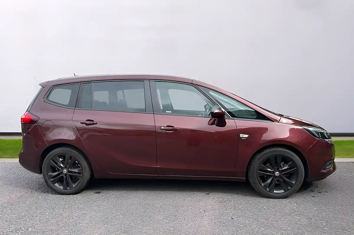 Used 2018 Vauxhall Zafira Tourer Sri Nav Red - Interior and Exterior details 11