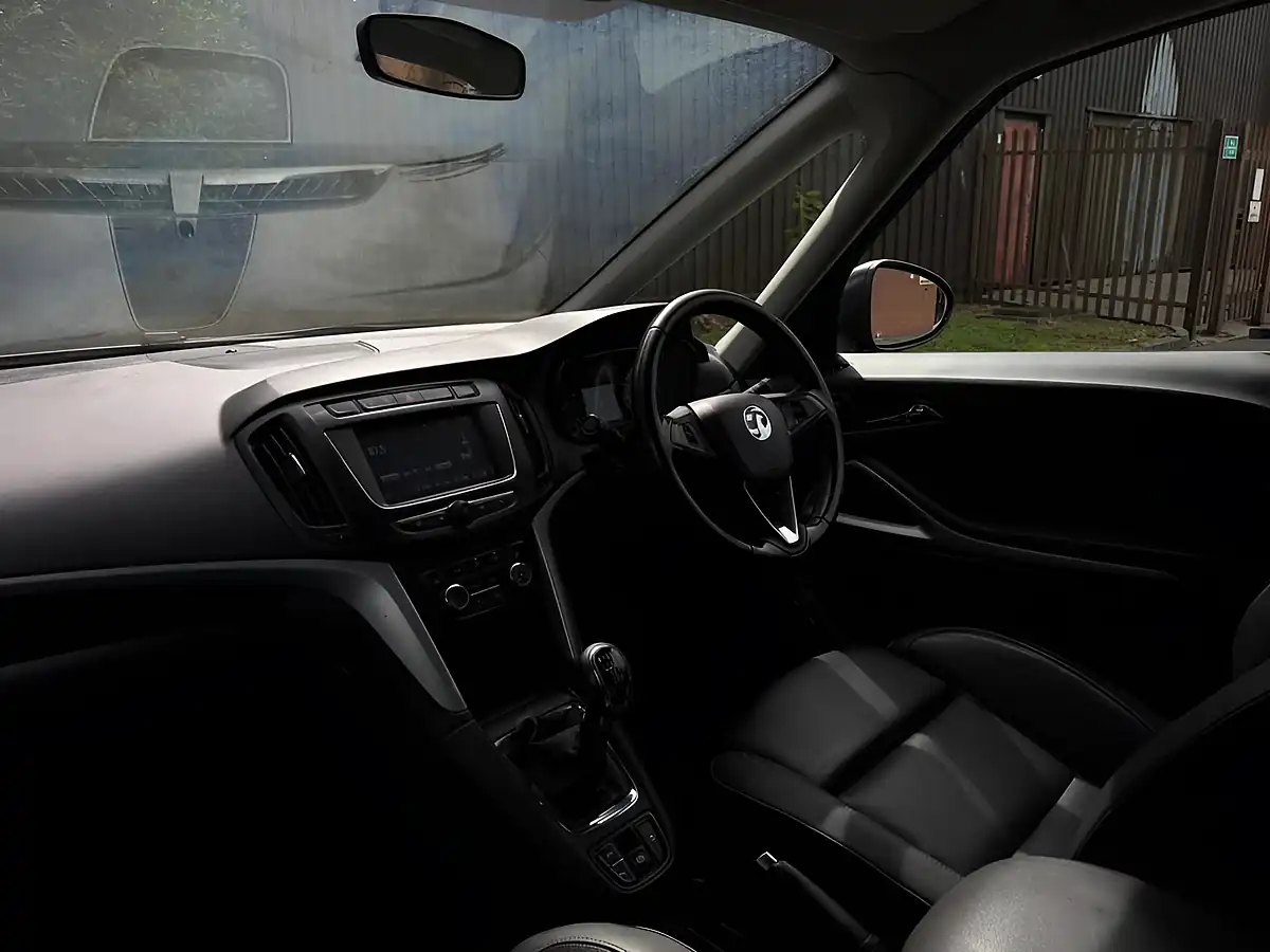 Used 2018 Vauxhall Zafira Tourer Sri Nav Red - Interior and Exterior details 15