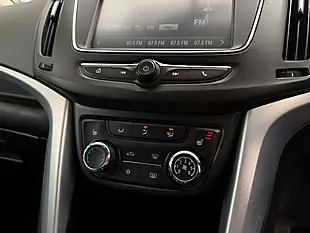 Used 2018 Vauxhall Zafira Tourer Sri Nav Red - Interior and Exterior details 17