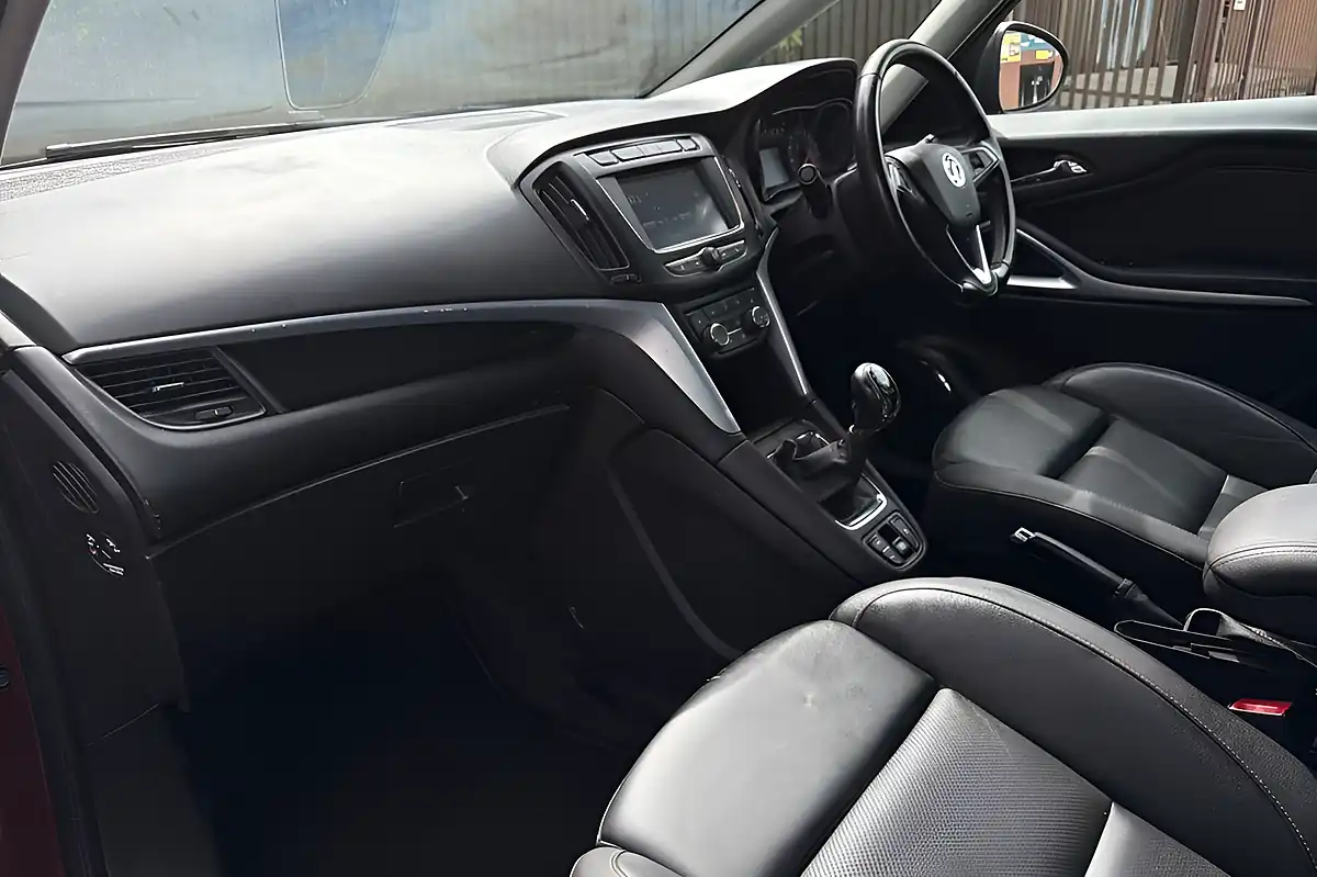 Used 2018 Vauxhall Zafira Tourer Sri Nav Red - Interior and Exterior details 4