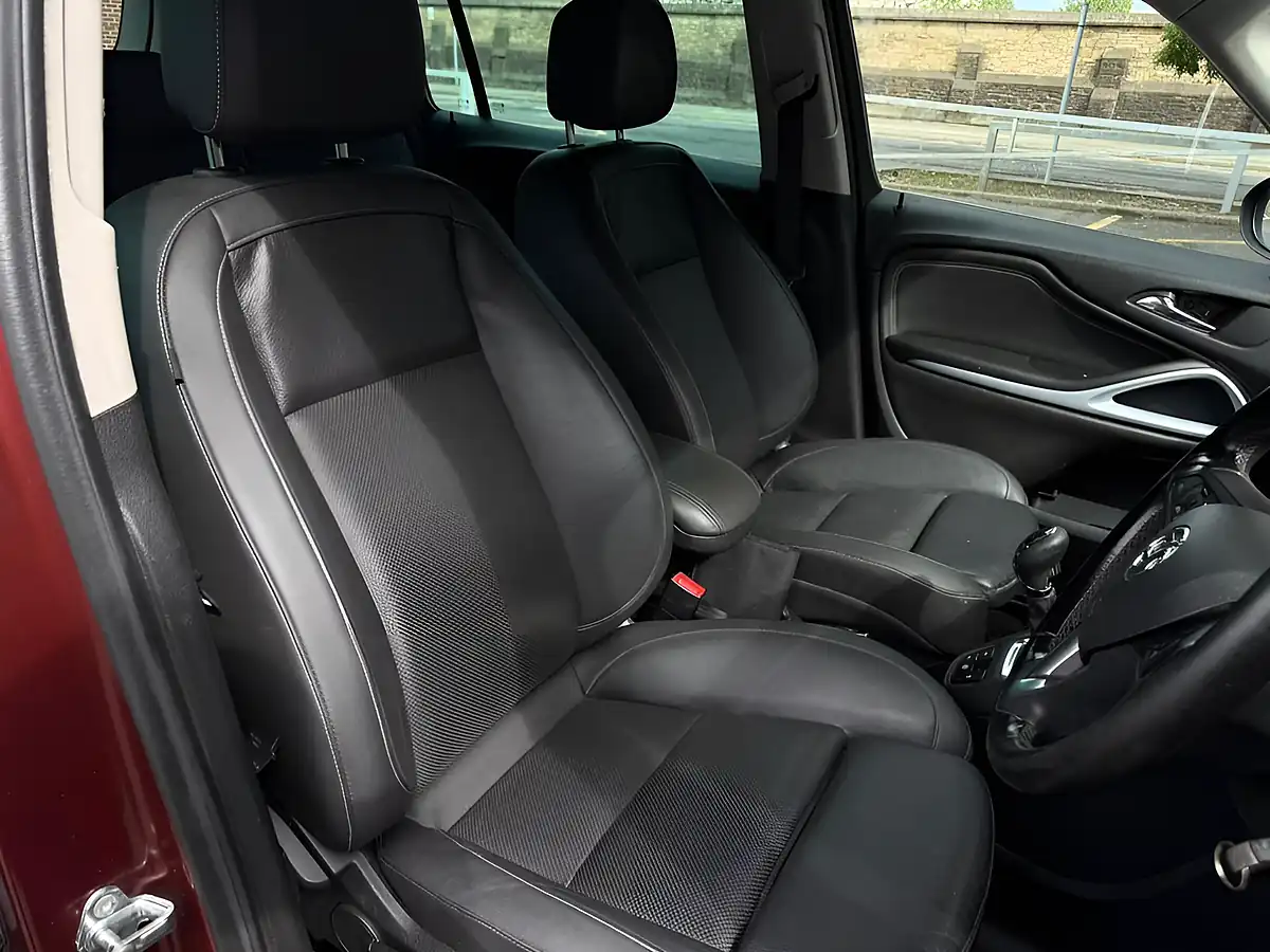 Used 2018 Vauxhall Zafira Tourer Sri Nav Red - Interior and Exterior details 6