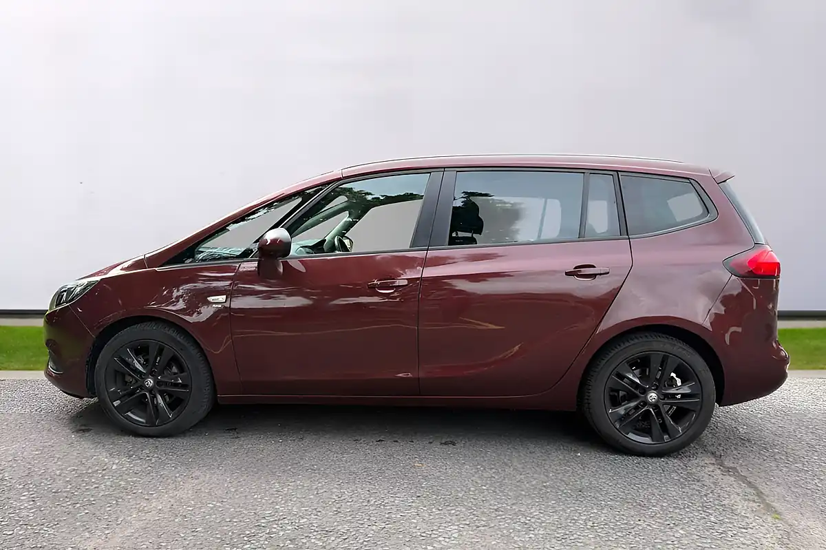 Used 2018 Vauxhall Zafira Tourer Sri Nav Red - Interior and Exterior details 7