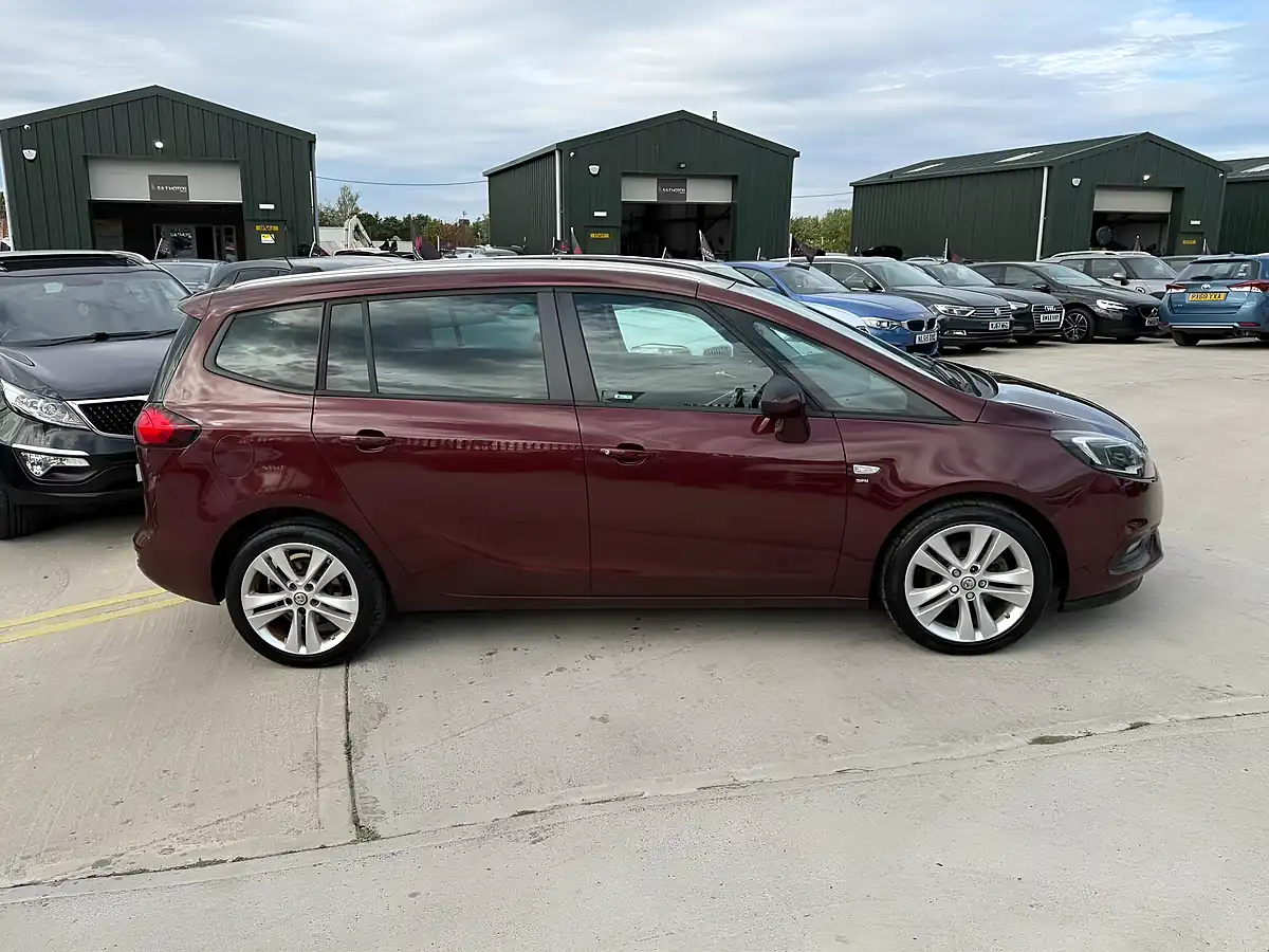 Used 2018 Vauxhall Zafira Tourer Sri Nav Red - Interior and Exterior details 11
