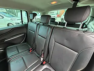 Used 2018 Vauxhall Zafira Tourer Sri Nav Red - Interior and Exterior details 15