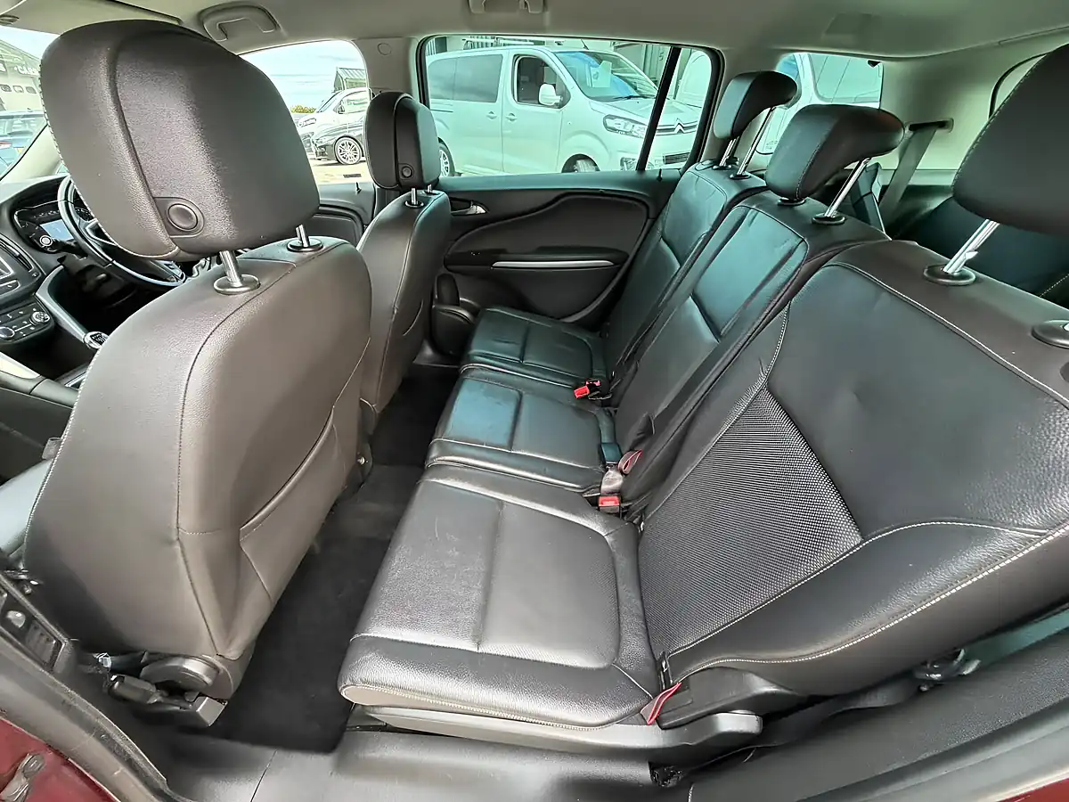 Used 2018 Vauxhall Zafira Tourer Sri Nav Red - Interior and Exterior details 17
