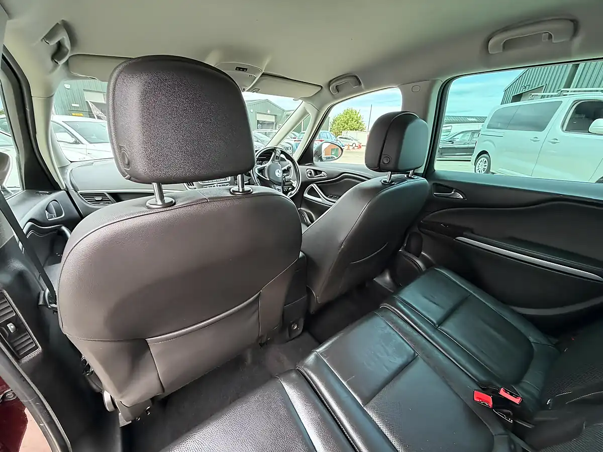 Used 2018 Vauxhall Zafira Tourer Sri Nav Red - Interior and Exterior details 18