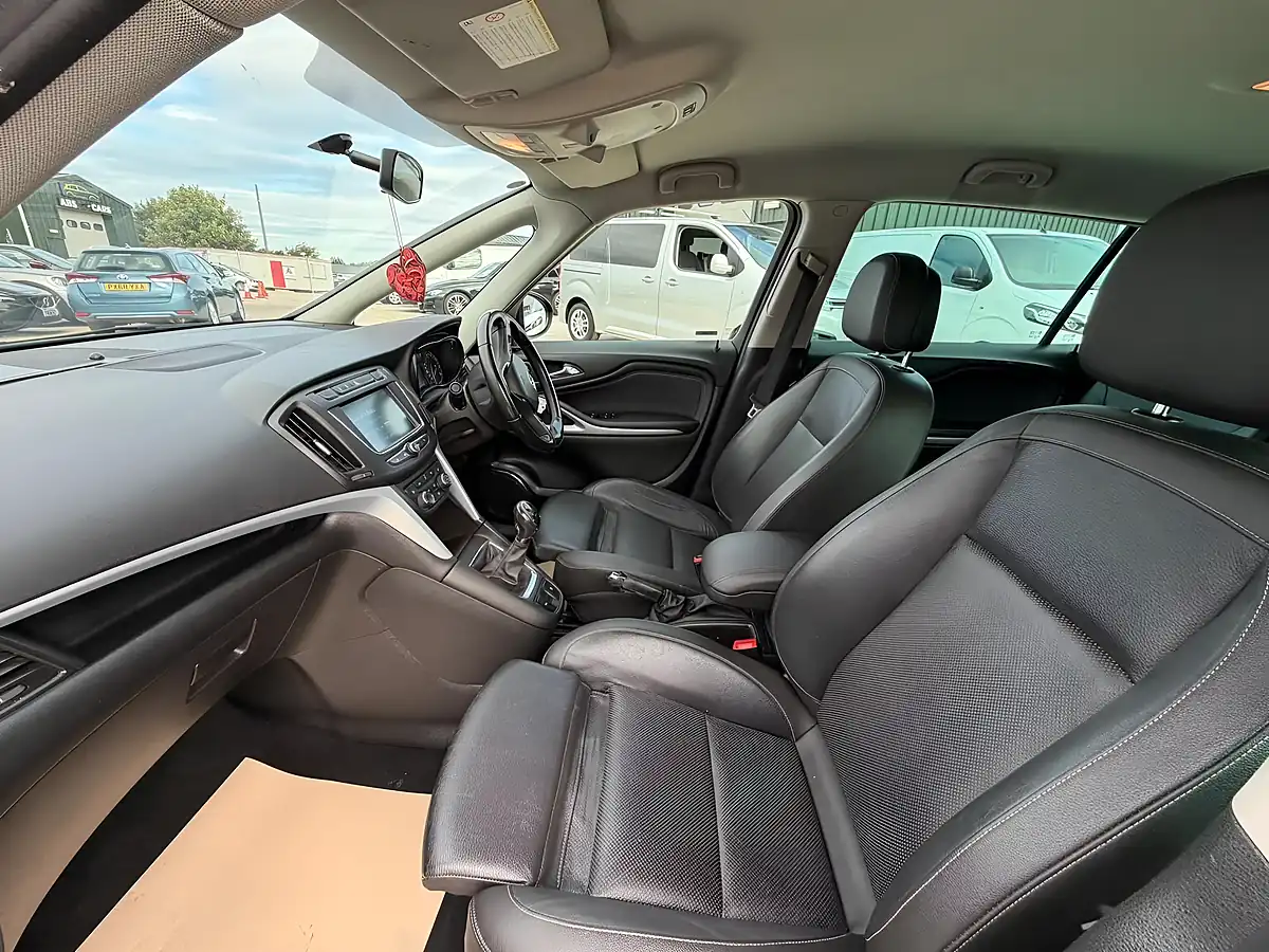 Used 2018 Vauxhall Zafira Tourer Sri Nav Red - Interior and Exterior details 19