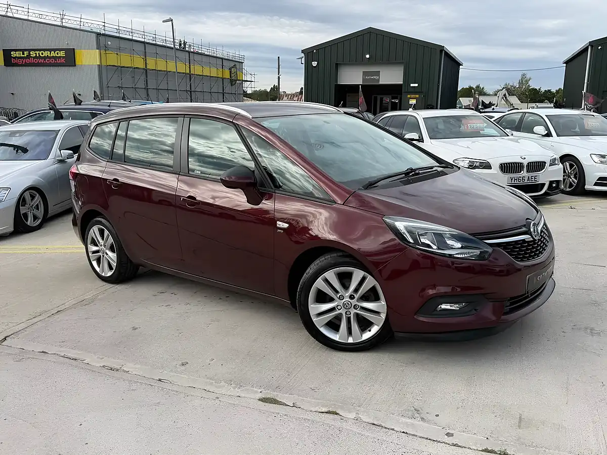 Used 2018 Vauxhall Zafira Tourer Sri Nav Red - Interior and Exterior details 7