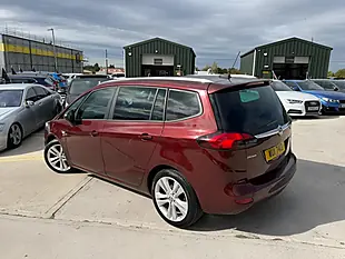 Used 2018 Vauxhall Zafira Tourer Sri Nav Red - Interior and Exterior details 9