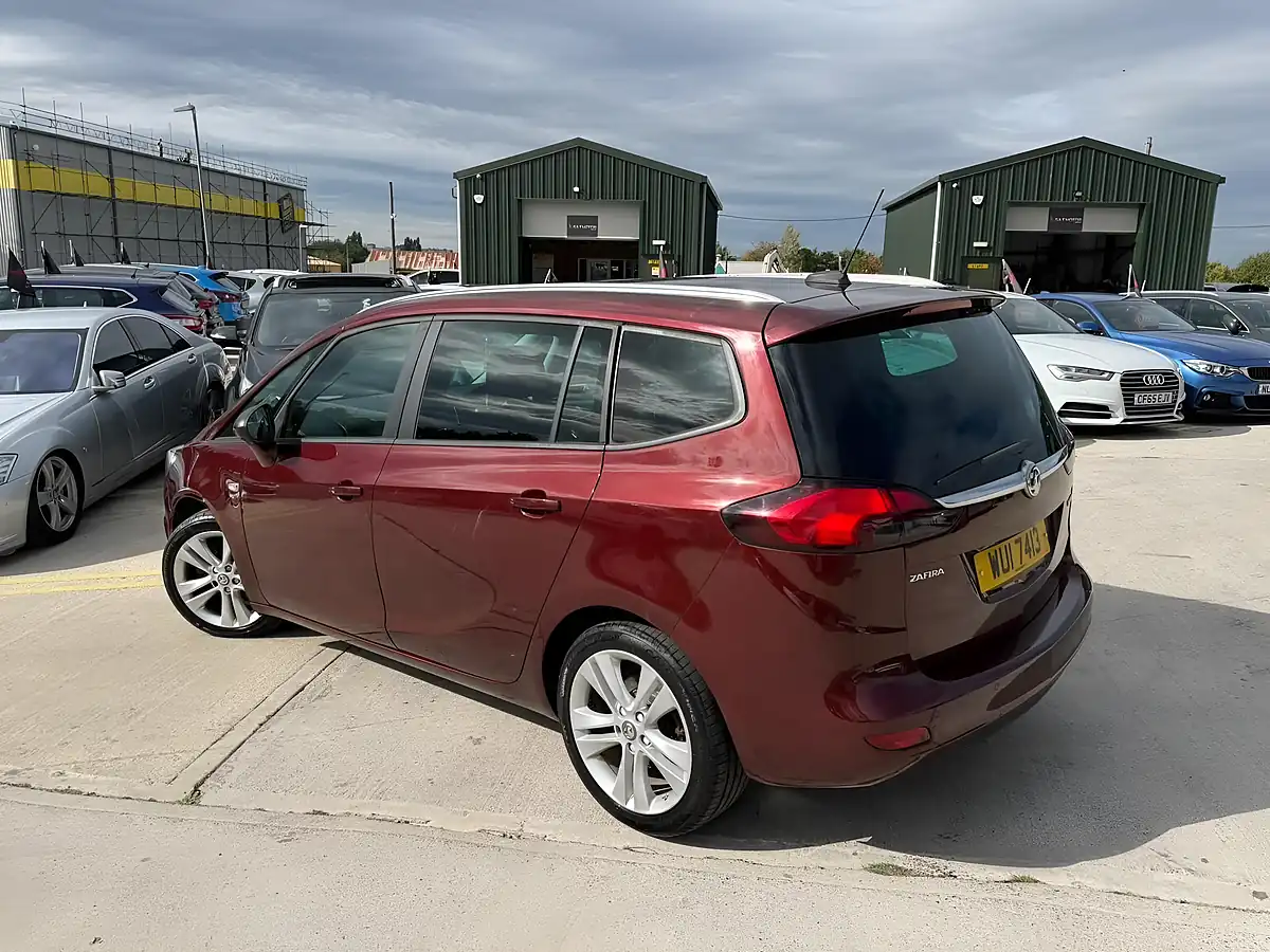 Used 2018 Vauxhall Zafira Tourer Sri Nav Red - Interior and Exterior details 9