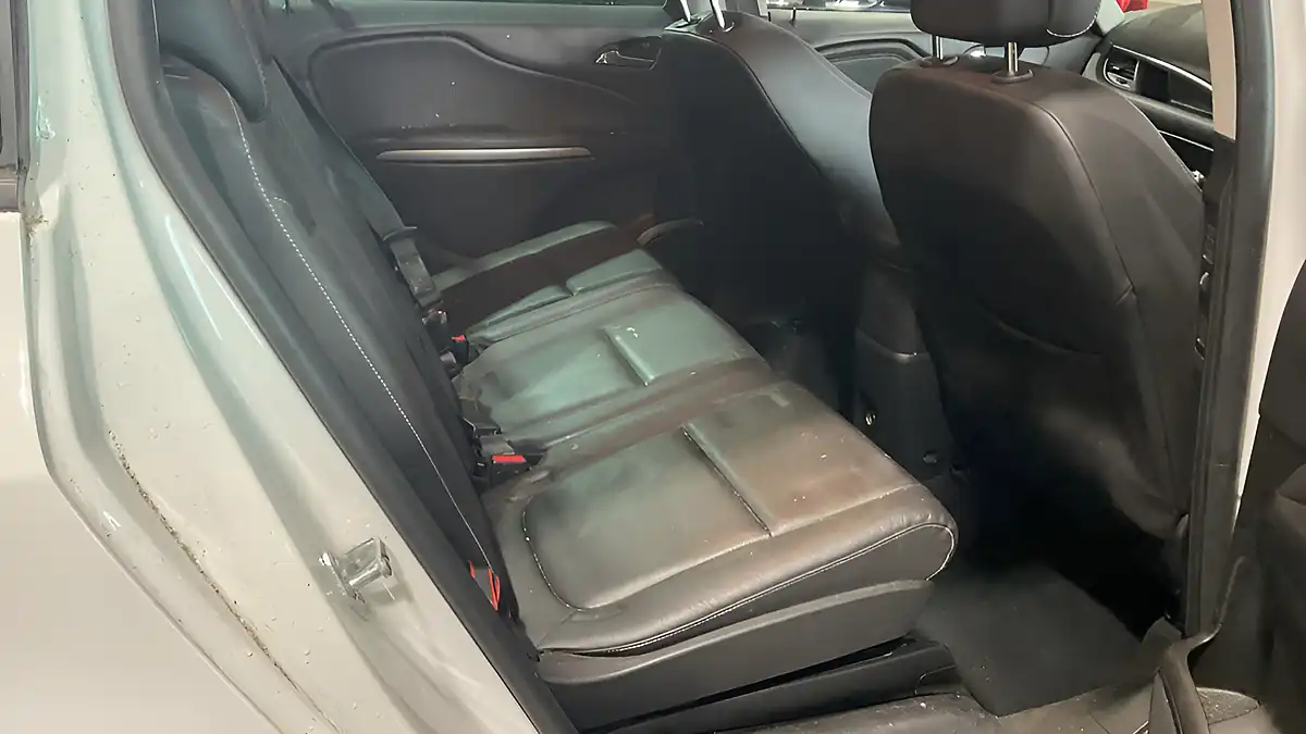 Used 2018 Vauxhall Zafira Tourer Sri Nav White - Interior and Exterior details 10