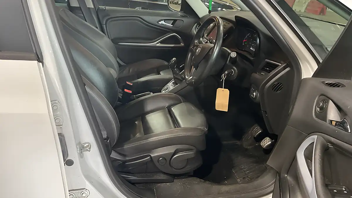 Used 2018 Vauxhall Zafira Tourer Sri Nav White - Interior and Exterior details 11