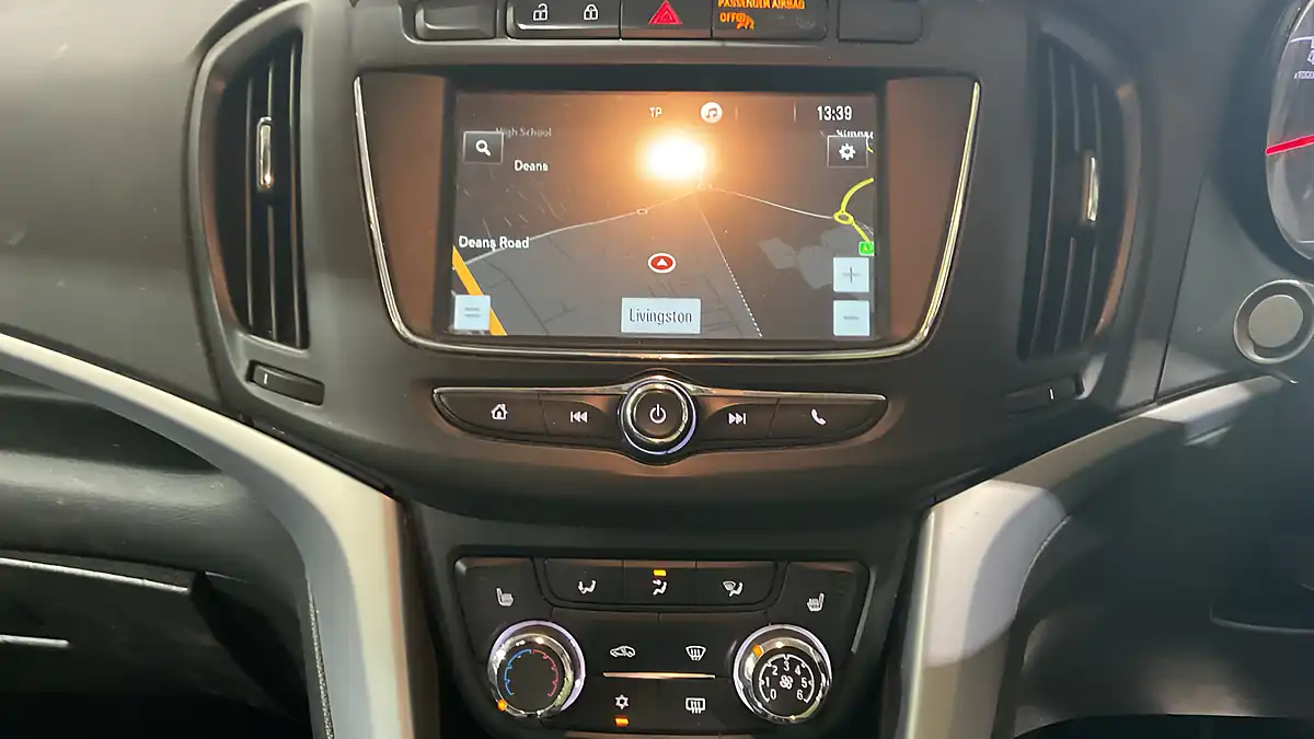 Used 2018 Vauxhall Zafira Tourer Sri Nav White - Interior and Exterior details 12