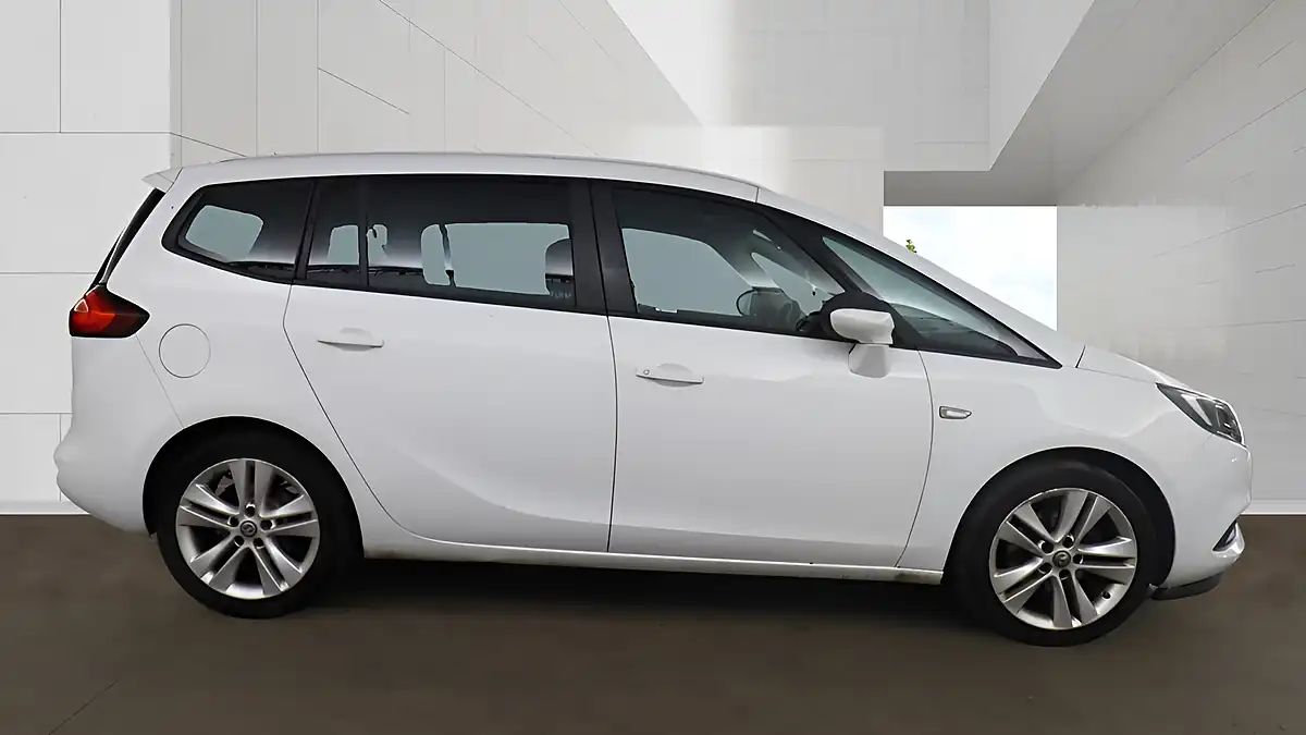 Used 2018 Vauxhall Zafira Tourer Sri Nav White - Interior and Exterior details 5