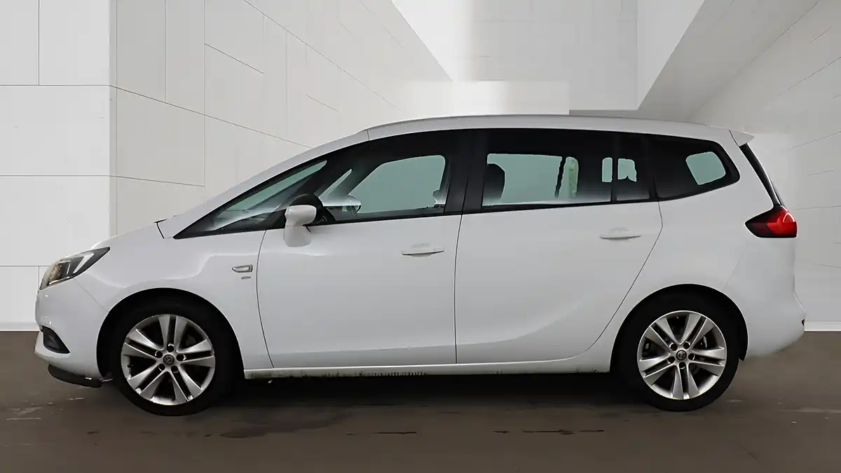 Used 2018 Vauxhall Zafira Tourer Sri Nav White - Interior and Exterior details 6