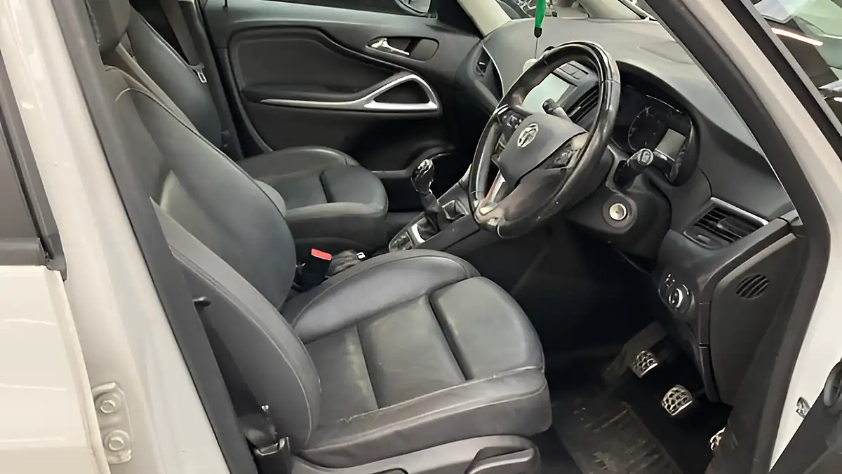 Used 2018 Vauxhall Zafira Tourer Sri Nav White - Interior and Exterior details 5