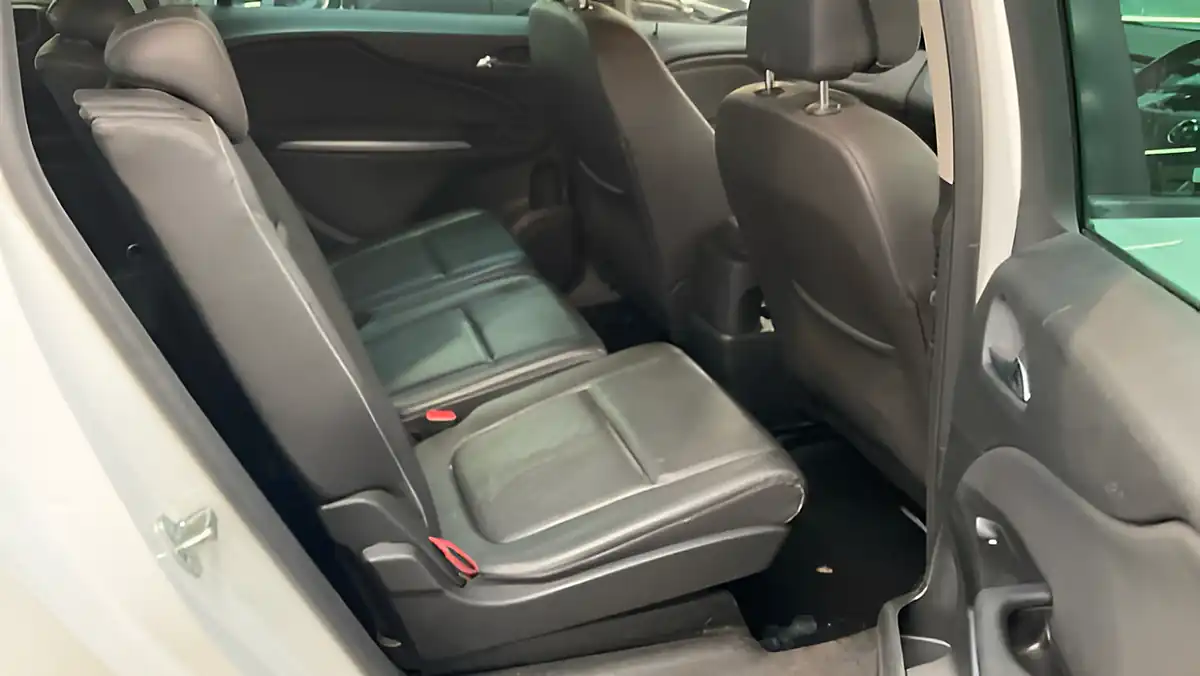 Used 2018 Vauxhall Zafira Tourer Sri Nav White - Interior and Exterior details 6