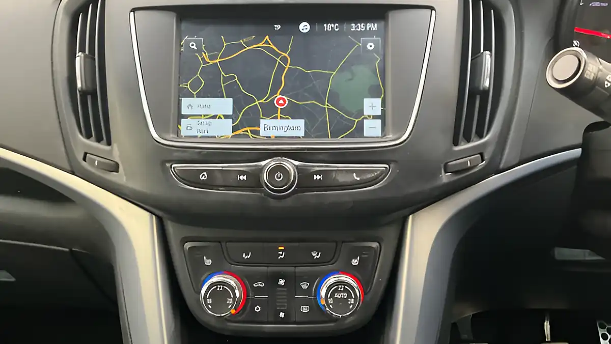 Used 2018 Vauxhall Zafira Tourer Sri Nav White - Interior and Exterior details 7