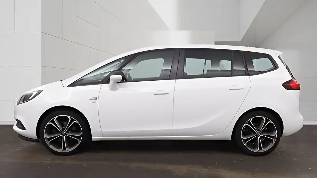 Used 2018 Vauxhall Zafira Tourer Sri Nav White - Interior and Exterior details 8