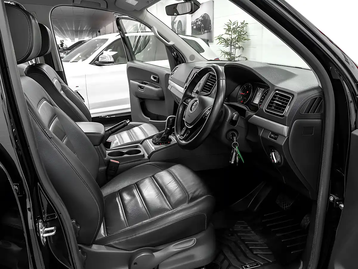 Used 2018 Volkswagen Amarok Highline Deep Black - Interior and Exterior details 11