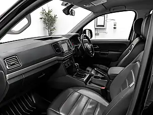 Used 2018 Volkswagen Amarok Highline Deep Black - Interior and Exterior details 12
