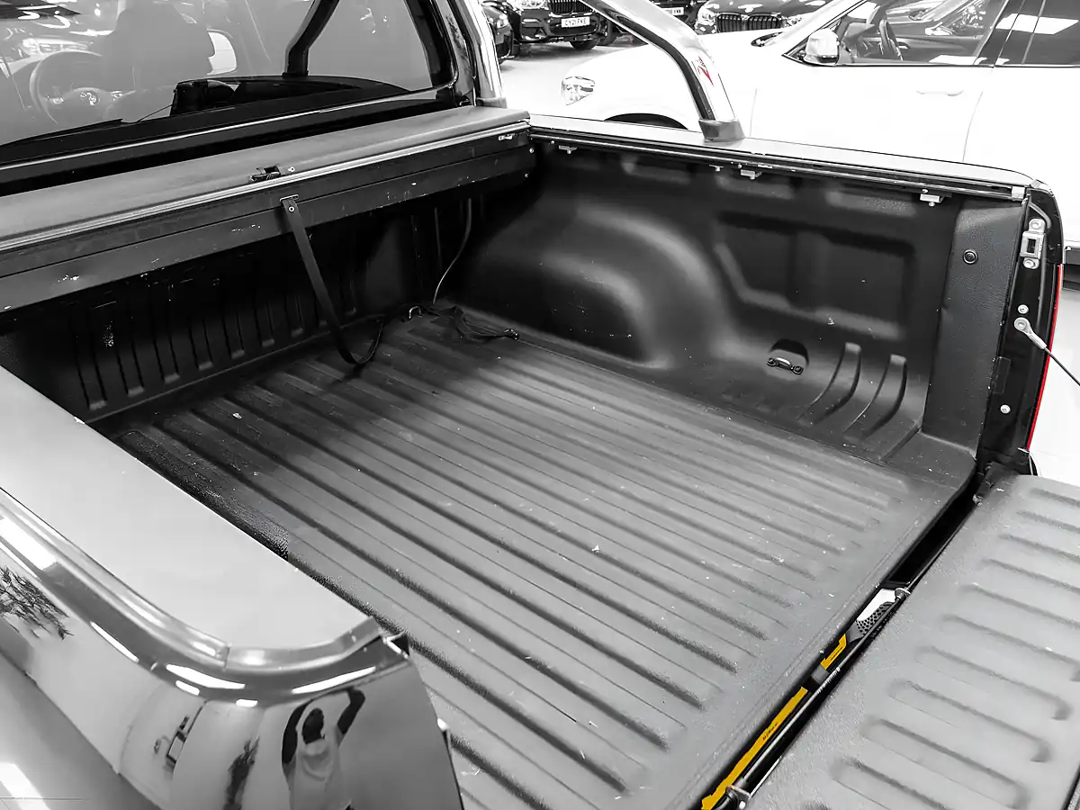 Used 2018 Volkswagen Amarok Highline Deep Black - Interior and Exterior details 15