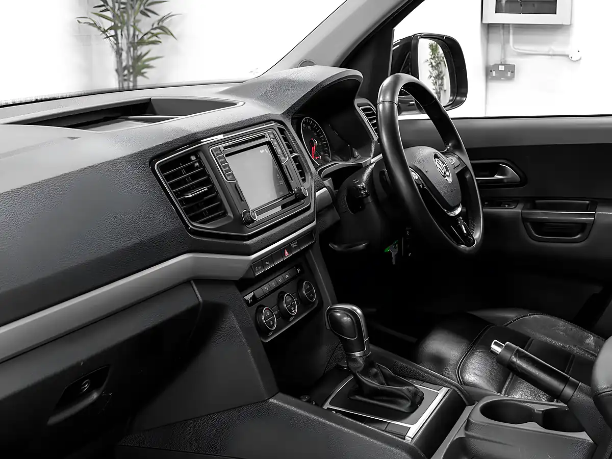 Used 2018 Volkswagen Amarok Highline Deep Black - Interior and Exterior details 17