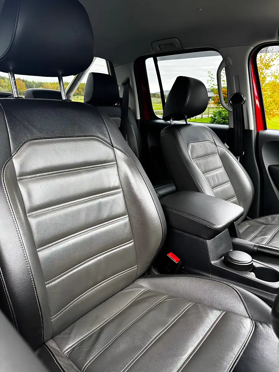 Used 2018 Volkswagen Amarok Highline Red - Interior and Exterior details 13