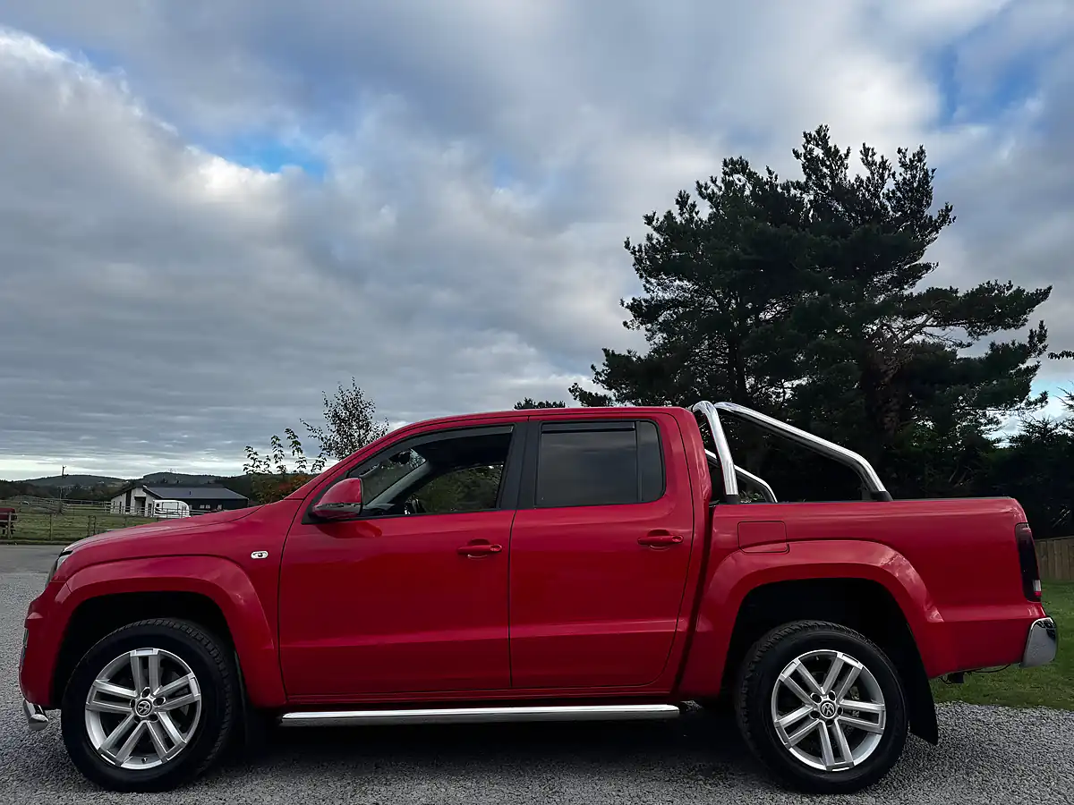 Used 2018 Volkswagen Amarok Highline Red - Interior and Exterior details 8