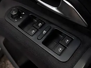 Used 2018 Volkswagen Amarok Trendline Black - Interior and Exterior details 12