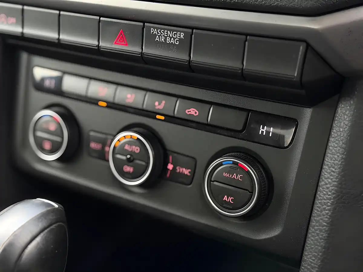 Used 2018 Volkswagen Amarok Trendline Black - Interior and Exterior details 13