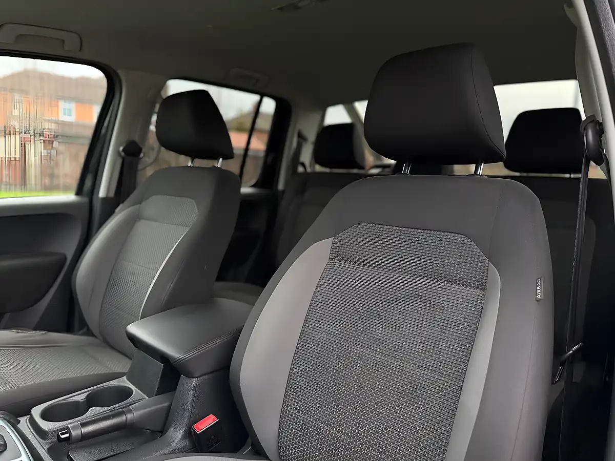 Used 2018 Volkswagen Amarok Trendline Black - Interior and Exterior details 16