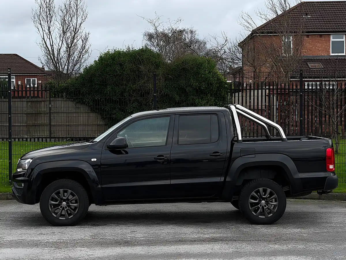 Used 2018 Volkswagen Amarok Trendline Black - Interior and Exterior details 4