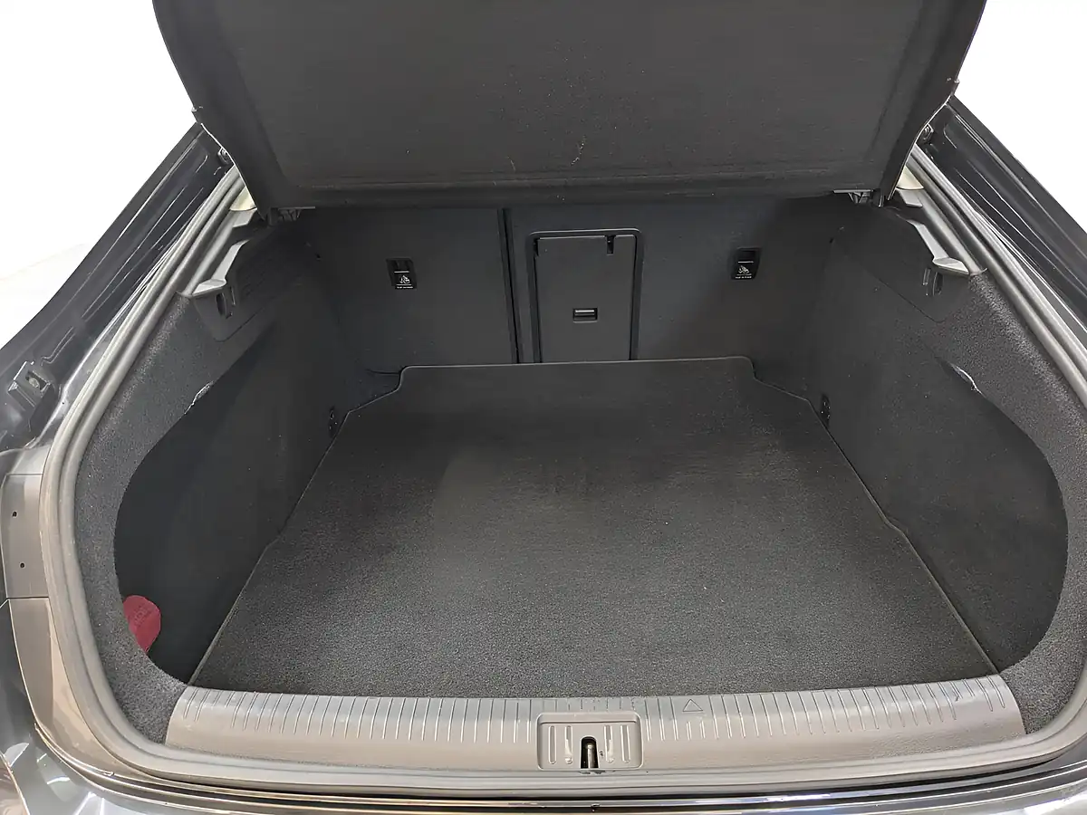 Used 2018 Volkswagen Arteon Elegance Manganese Grey - Interior and Exterior details 10