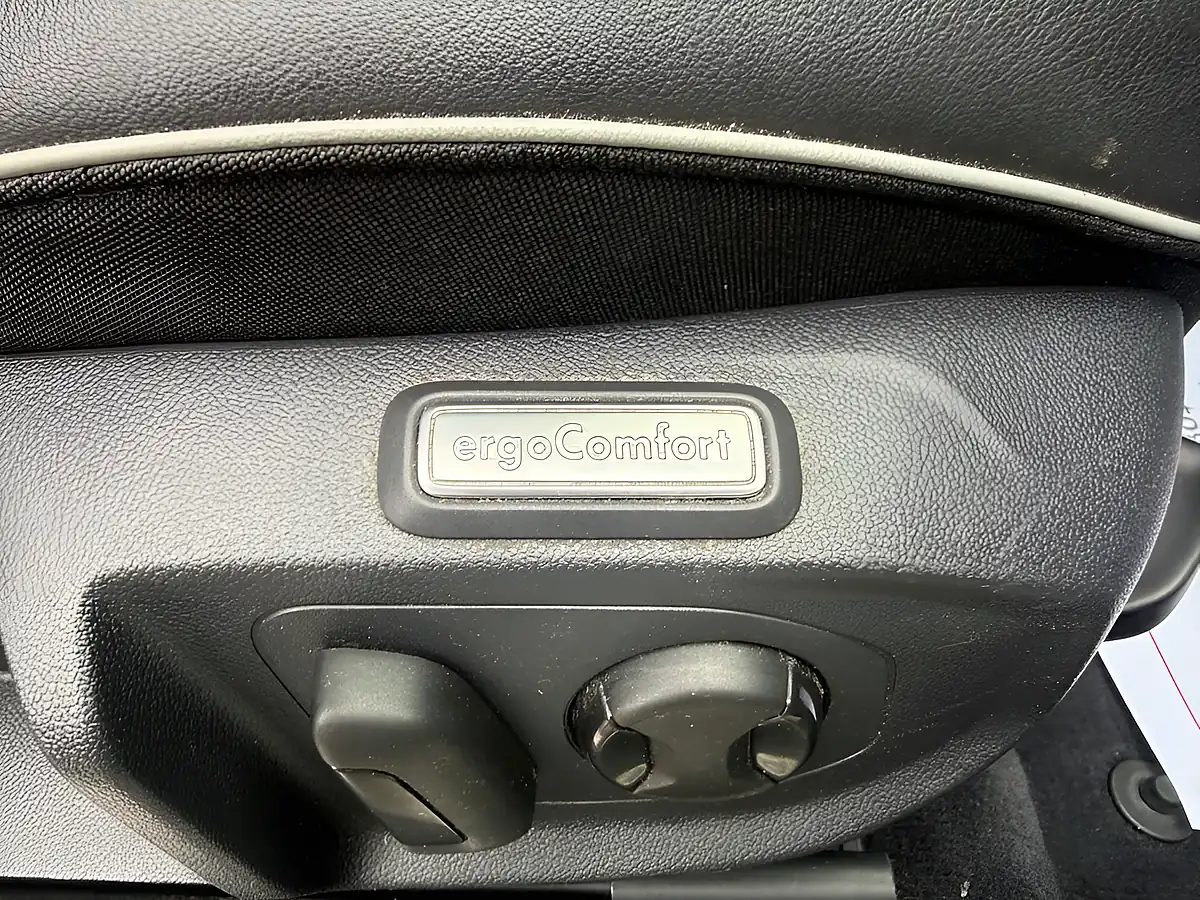 Used 2018 Volkswagen Arteon R-Line Atlantic Blue - Interior and Exterior details 9